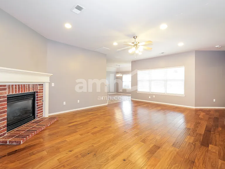1921 NW 174th St — Photo 3