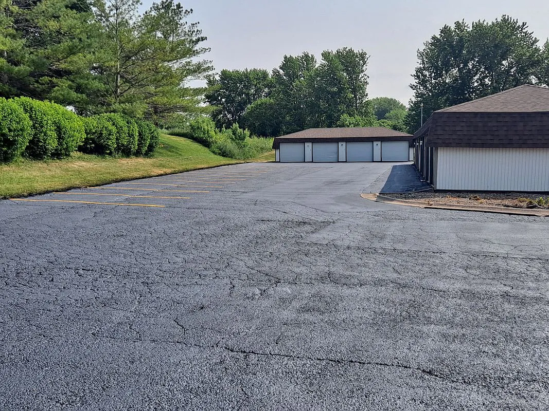 Building Photo - 2796 Willow Dr #5