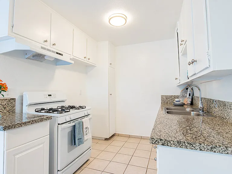 Cohasset Apartments — Photo 7