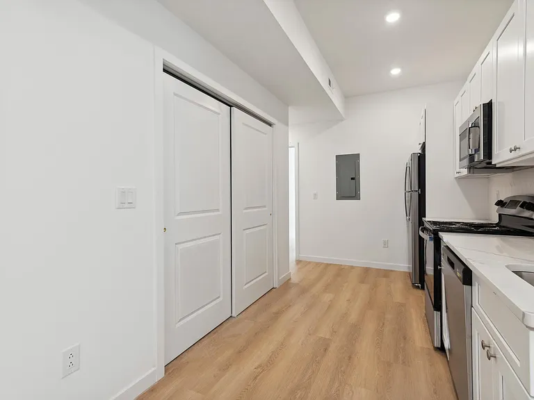 5102 Arch St #2 — Photo 4
