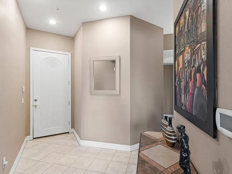 3800 S Cantabria Cir #1040 — Photo 3
