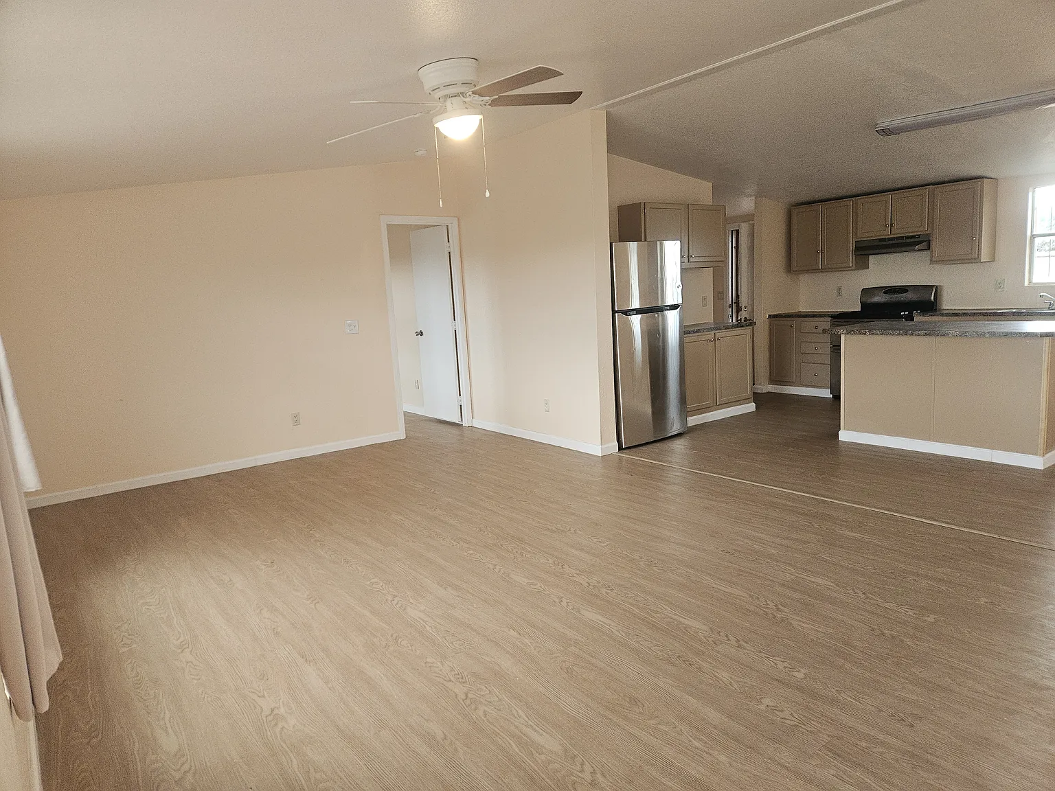4 bed, 2000 sqft, $2,000 — Photo 3