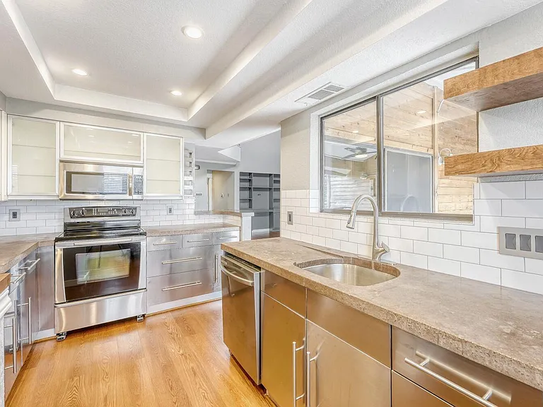 8200 Neely Dr #214 — Photo 3