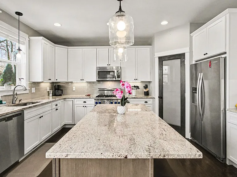 3906 Hillside Dr — Photo 5