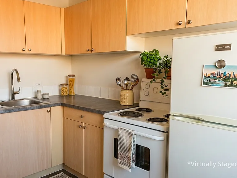 333 17th Ave SW — Photo 2