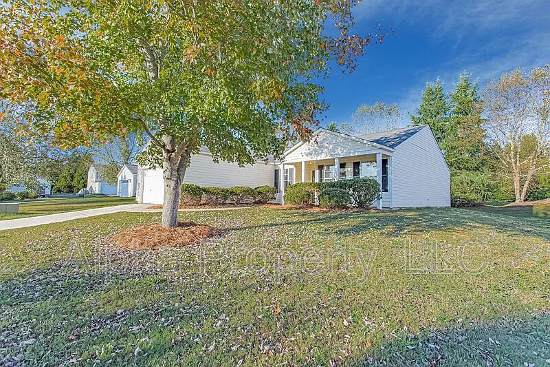 4 bed, 2.0 bath, 1600 sqft, $1,850 — Photo 3