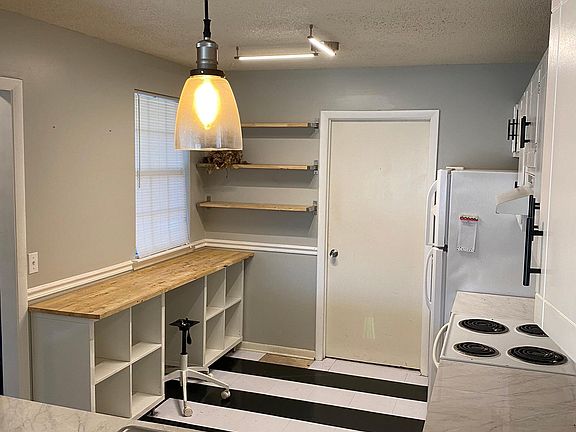 3rd image of 708 Castle Dr Unit B