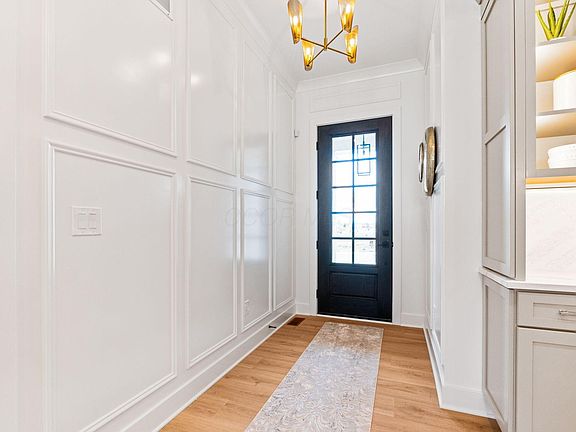 4th image of 8023 Carriage Farms Dr
