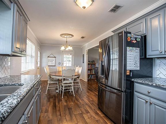 4th image of 704 Patti Ct