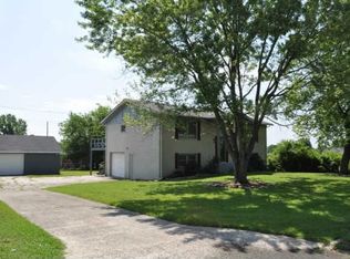 12 S Johnson Ln, Fayetteville, TN 37334