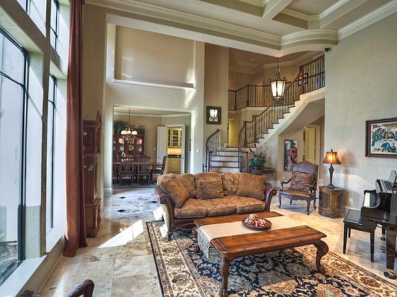 4th image of 1107 Oak Park Ln