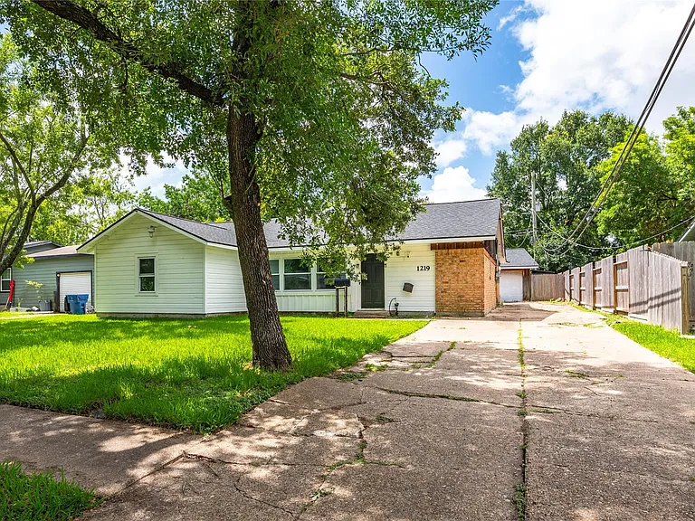 1219 Park Ln — Photo 16