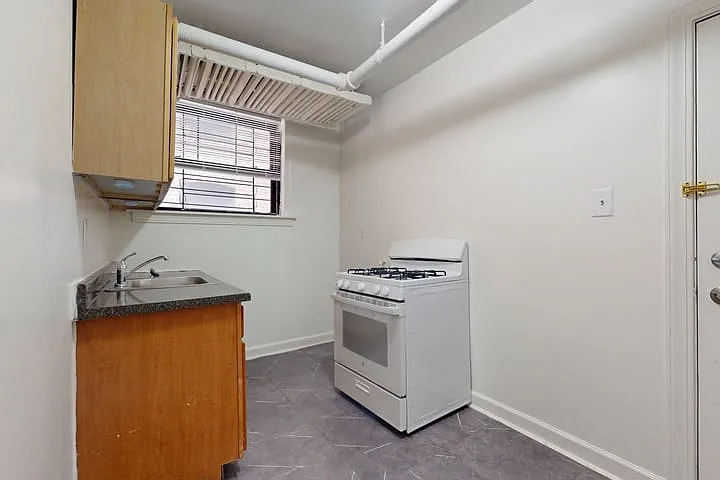 4455 S. Greenwood Avenue — Photo 31