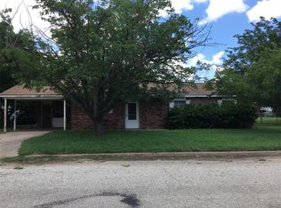 1016 Cactus Dr, Olney, TX 76374
