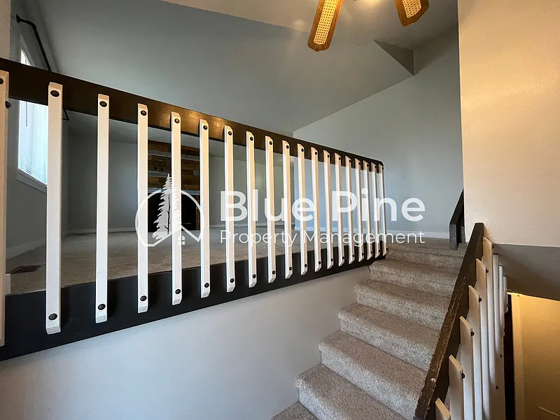 Building Photo - 2304 E Oakmont Dr