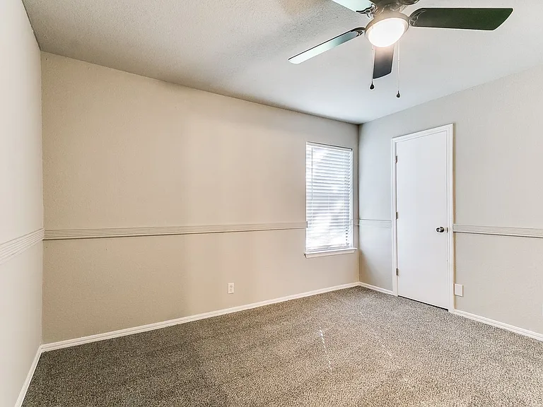 1113 W Fulton St — Photo 20