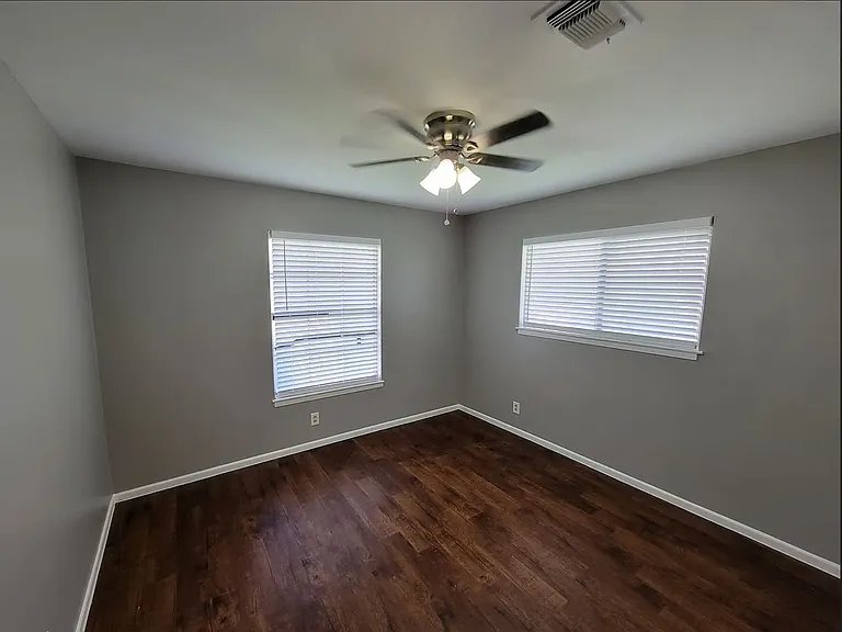 2447 Hiawatha St — Photo 9