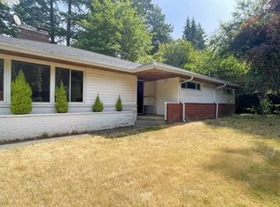 18100 Bryant Rd, Lake Oswego, OR 97034