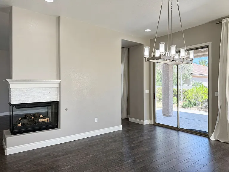 2752 Glen Port St — Photo 10