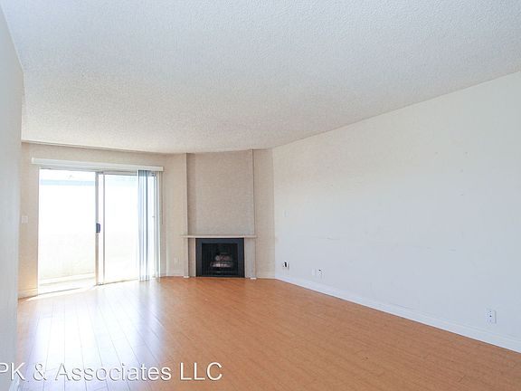 4th image of 1621 Federal Ave APT 5