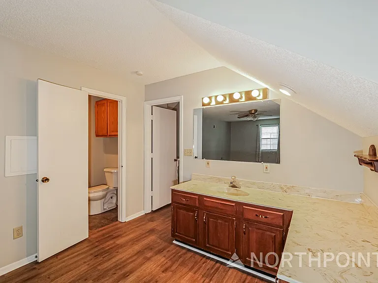 601 SE Richardson Pl — Photo 14