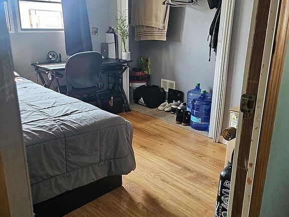 2nd image of 824 NW Alma Cir