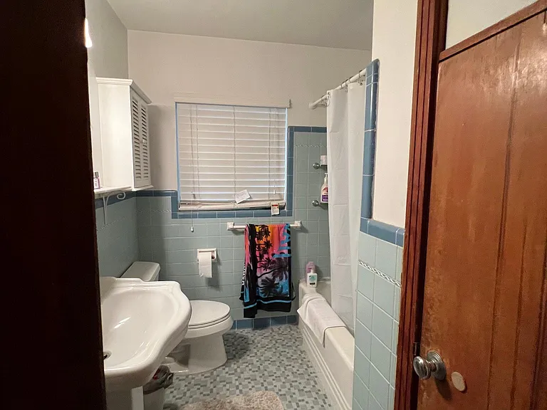 328 NW 15th St — Photo 4