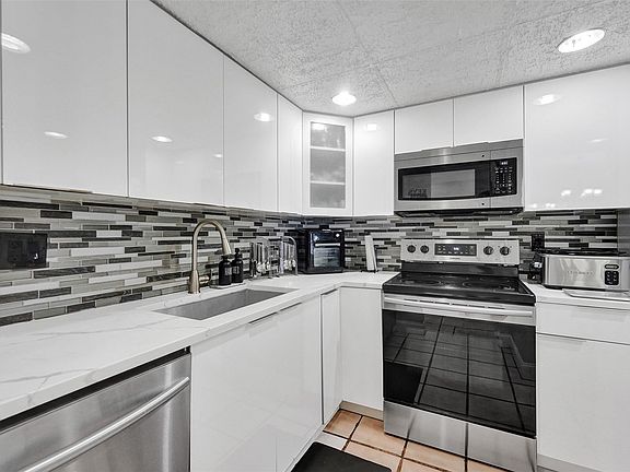 4th image of 1625 NW 80th Avenue #A