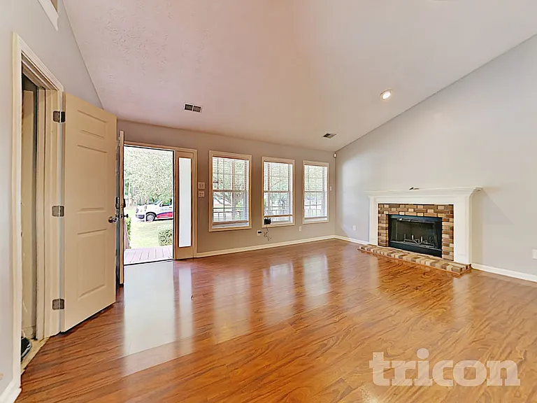 726 Westbury Dr — Photo 19