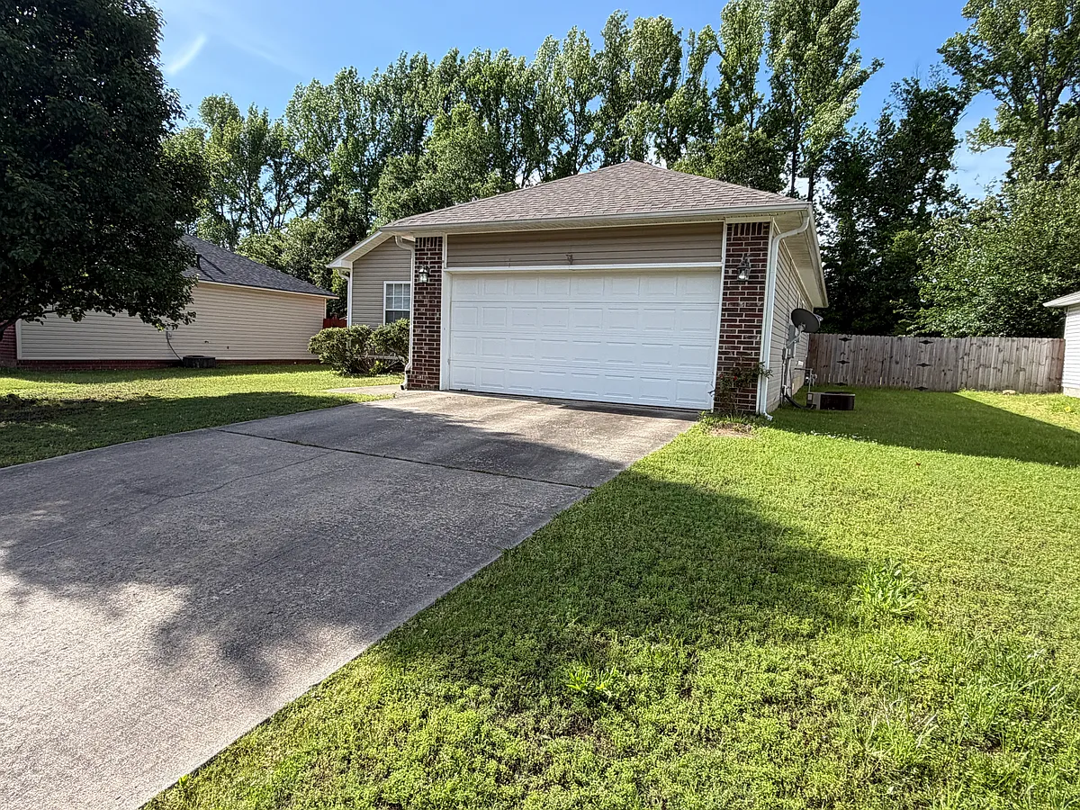 Building Photo - 21 Weatherwood Dr
