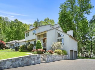 222 Briarwood Dr, Somers, NY 10589