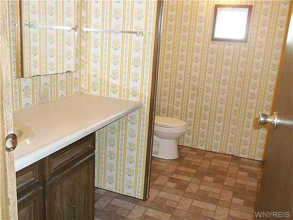 5th image of 8123 Carrie Pl