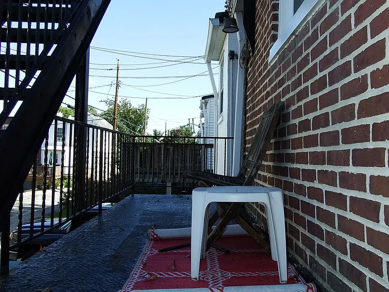 1018 E 36th St — Photo 11