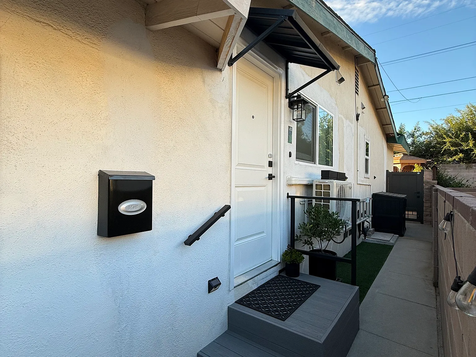 Studio, 200 sqft, $1,350 — Photo 2