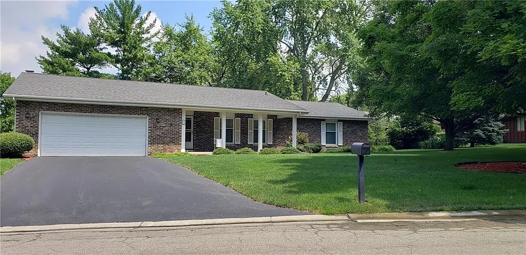 15 Lakewood Dr photo 1