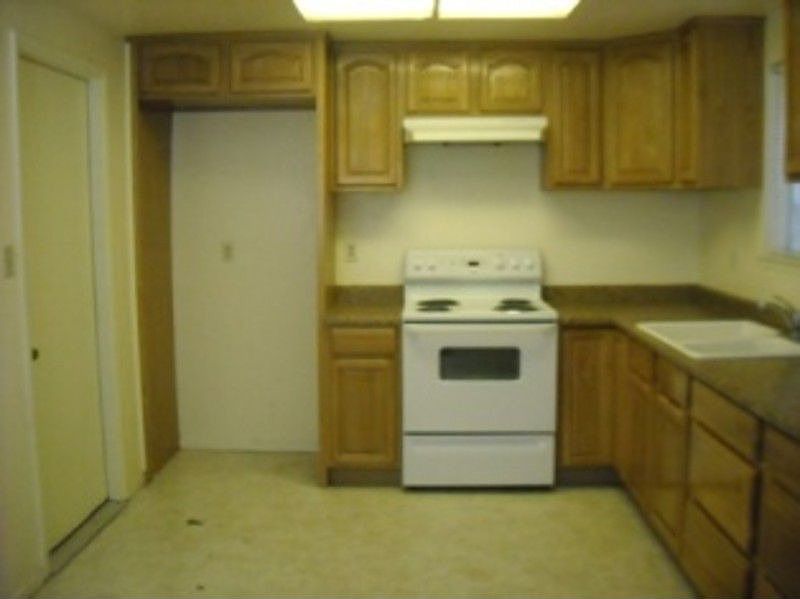 2nd image of 2731 Plantation Pl