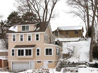 5498 Peninsula Dr, West Bend, WI 53095