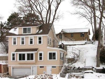 5498 Peninsula Dr, West Bend, WI, 53095