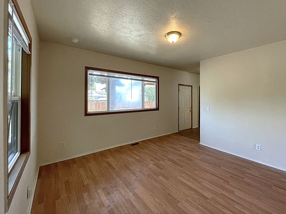 5th image of 4713 N Commercial Ave