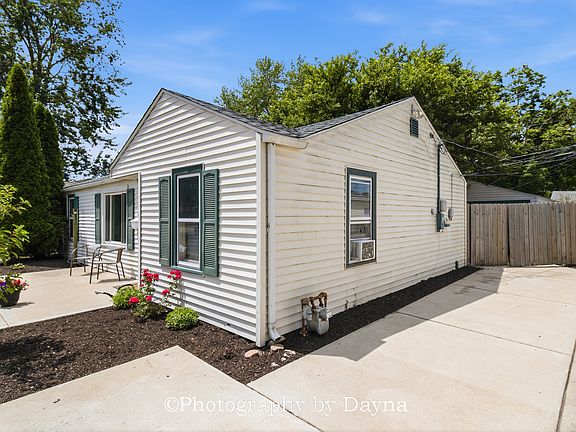 2nd image of 213 Belle Aire Ave