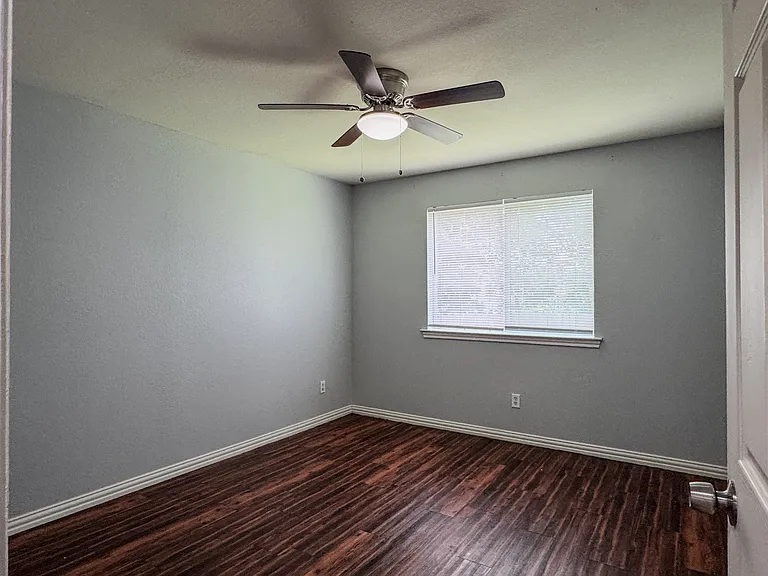 1712 Manor Garden Curv — Photo 7