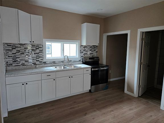 2nd image of 903 N 12th St