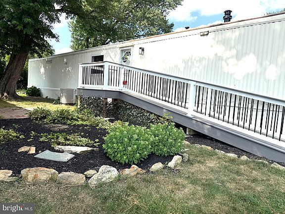 3rd image of 408 Lauren Ln