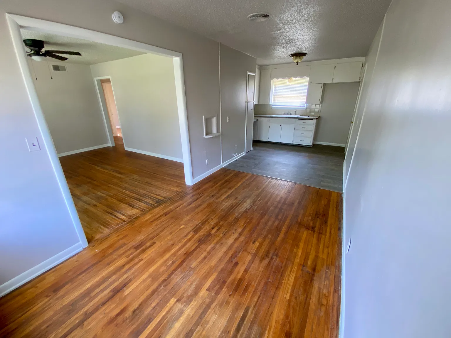 3 bed, 864 sqft, $1,190 — Photo 3