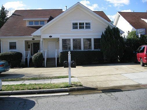 1st image of 302 McGregor Dr #B