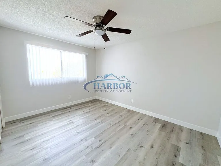 2315 S Grand Ave #10 — Photo 13