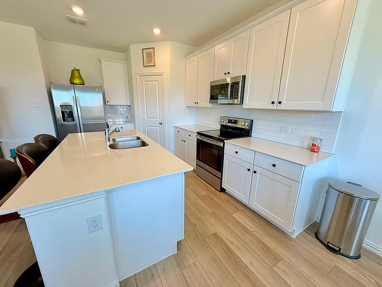 5119 Penrose Dr — Photo 10