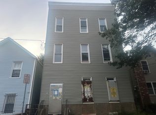 323 S 7th St, Newark, NJ 07103