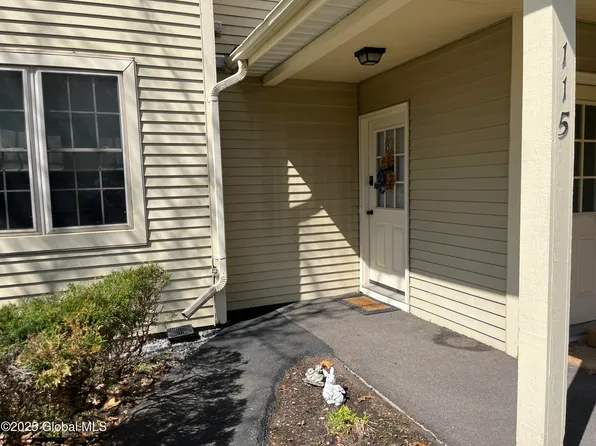 115 Monmouth Way, Halfmoon, NY 12065