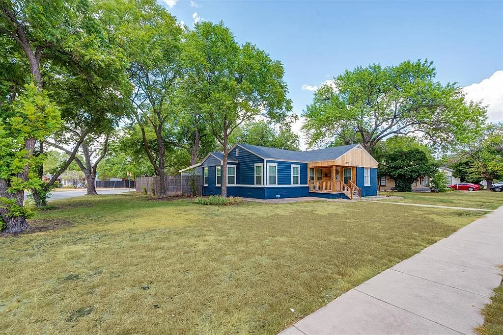5 bed, 2102 sqft, $4,500 — Photo 1